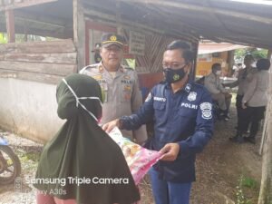 PPKM Mikro Mang Pedeka serbu di kelurahan Sukamulya kecamatan Sematang Borang