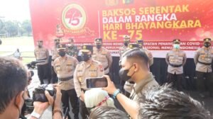 Polda Jatim Berikan Bantuan pada Masyarakat Bangkalan dan yang Membutuhkan