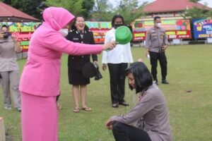 Naik Pangkat Disiram Air Kembang Rasa Syukur di Hari Bhayangkara ke -75