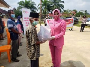 Dalam rangka HUT Ke 73 Polwan, Bhayangkari Cabang Muarojambi dan Polwan Gelar Baksos