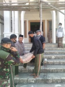 Danrem 082/CPYJ Bantu 200 Semen untuk Pembangunan Masjid Baiturrahman