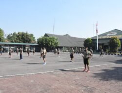 Ikhtiar Tingkatkan Imun, Prajurit dan PNS Korem 082/CPYJ Berjemur