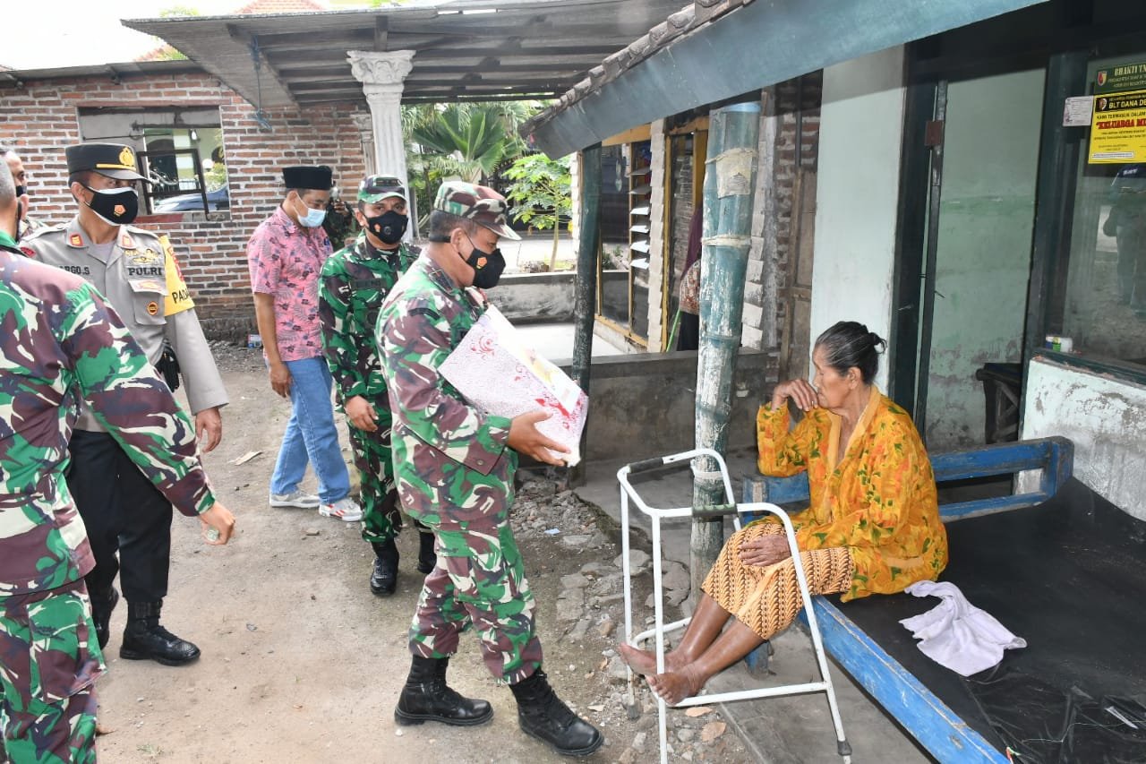 Kodim 0815/Mojokerto Tambah Bansos Beras Bagi 3.856 KK