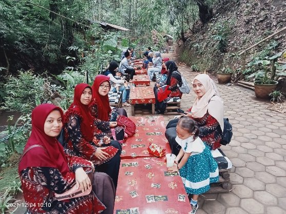 Dewan Guru MA Khomsani Nur Kunjungi Wisata Kalisejuk