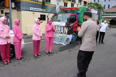 Polres Pelabuhan Tanjung Perak Distribusikan Bantuan Kepada Pengungsi Erupsi Semeru