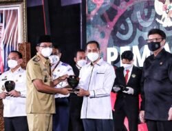 Bareng Sri Mulyani, Bupati Sidoarjo Dianugerahi Pemimpin Perubahan dari Kementerian PAN-RB