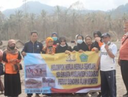 K3S SD Swasta Sidoarjo Salurkan Donasi untuk Warga Terdampak di Lumajang