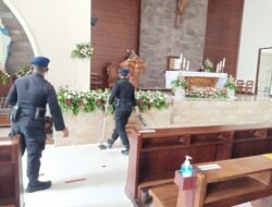 Amankan Misa Natal, Polisi Sterilisasi Gereja Sidoarjo