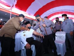 Tinjau Vaksinasi se-Indonesia, Kapolri Saksikan Gubernur Maluku Utara Divaksin