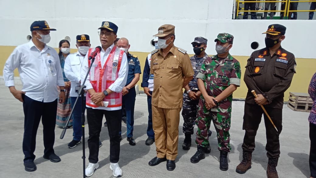 Kunjungi Pelabuhan Lorens Say Maumere, Menhub Tinjau Pelaksanaan Tol Laut