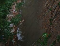 Banyak Timbunan Sampah Plastik Disungai Kanal Desa Gedang Pasar Porong Baru
