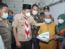 Wabup Subandi Salurkan Bantuan Program Rehab Rumah warga Tidak Mampu dari Baznas Sidoarjo