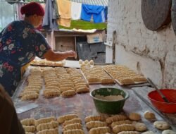 Kepala Desa Kemantren Sidak Langsung Ke Kampung Roti Dusun Keputran,Terkait Naiknya Harga Kebutuhan Pokok Godo Roti