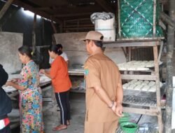 Kepala Desa Kemantren Sidak Langsung Ke Kampung Roti Dusun Keputran,Terkait Naiknya Harga Kebutuhan Pokok Godo Roti