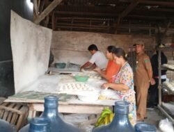 Kepala Desa Kemantren Sidak Langsung Ke Kampung Roti Dusun Keputran,Terkait Naiknya Harga Kebutuhan Pokok Godo Roti