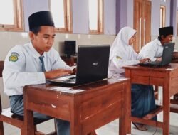 MA Khomsani Nur Klanting Sukses Adakan UMBK