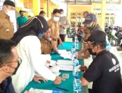 Penyerahan Bantuan Langsung Tunai ( BLT ) Dana Desa Tahun 2022 ke 97 KPM ( Keluarga Penerima Manfaat) Desa Kebaron Kecamatan Tulangan Kabupaten Sidoarjo