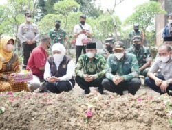 Sambangi Kediaman Alm Sertu Eka Andrianto, Gubernur khofifah: Mereka Gugur Dalam Jalankan Tugas Kenegaraan
