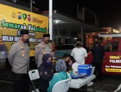 Usai Shalat Tarawih, Polresta Sidoarjo Layani Vaksinasi di Masjid