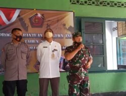 Koramil 0816/05 Kecamatan Tulangan Kabupaten Sidoarjo Memberikan Bantuan Tunai Sebanyak 1366 Kepada Pedagang Kaki Lima Dan Warung Di Setiap Desa Kecamatan Tulangan Secara Bergantian