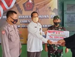 Koramil 0816/05 Kecamatan Tulangan Kabupaten Sidoarjo Memberikan Bantuan Tunai Sebanyak 1366 Kepada Pedagang Kaki Lima Dan Warung Di Setiap Desa Kecamatan Tulangan Secara Bergantian