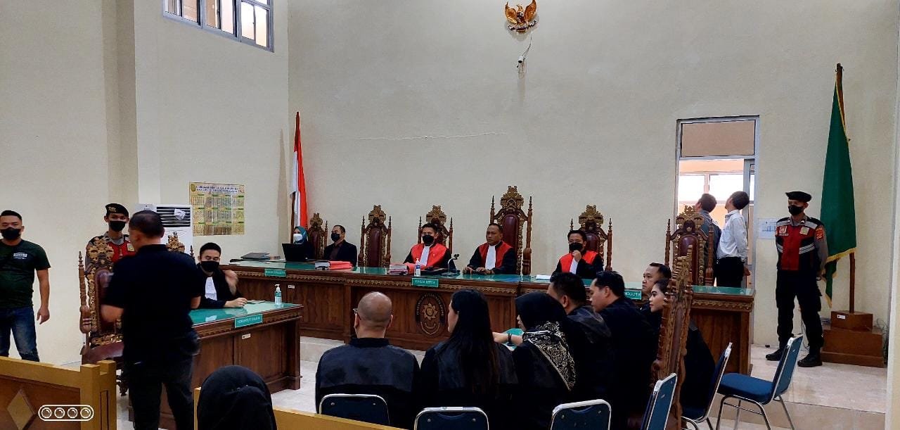 Kasus Pembunuhan Dede Cell, Keluarga Dua Terdakwa Memprotes Vonis Hakim PN Kotaagung