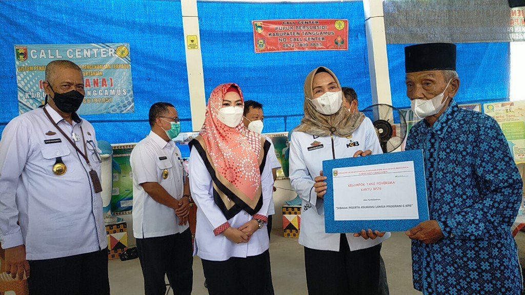 Bupati Tanggamus Hadiri Implementasi Elektronik Kartu Berjaya Serentak Se-Kabupaten Tanggamus