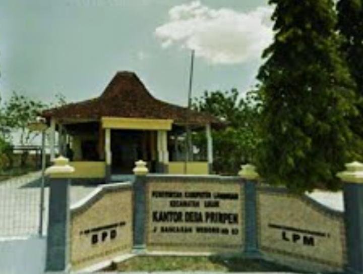 Warga Desa Primpen Lamongan Terima Program PTSL