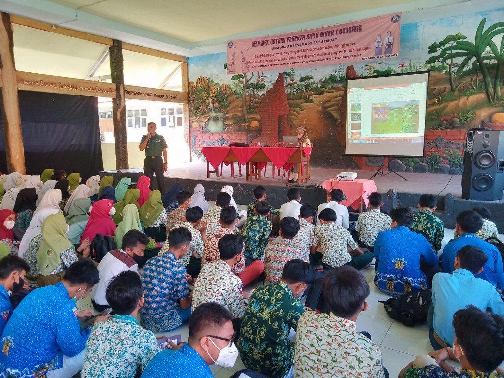 MPLS SMAN 1 Gondang, Danramil Gondang Berikan Wawasan Kebangsaan dan Bela Negara