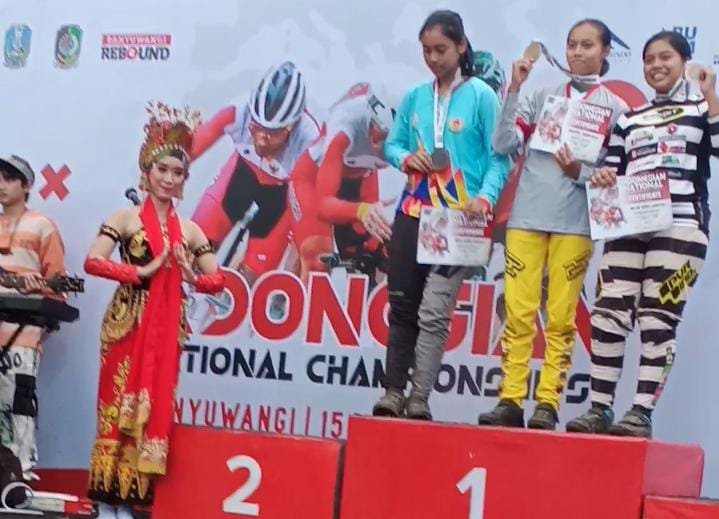 Dua Atlet Balap Sepeda MA Khomsani Nur Raih Prestasi pada Kejurnas di Banyuwangi