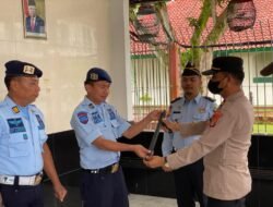 Jaga Sinergitas Pengamanan, Kasat Binmas Tanggamus Sambangi Lapas Kotaagung Sekaligus Berikan Bantuan Sarpras Pengamanan