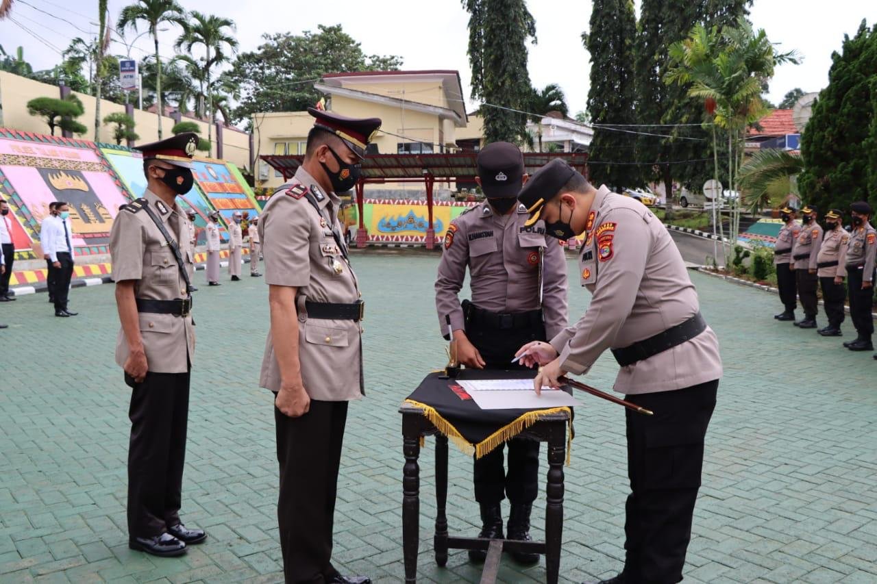 Kapolres Tanggamus Pimpin Upacara Pengukuhan Kabag Ops dan Kasiwas