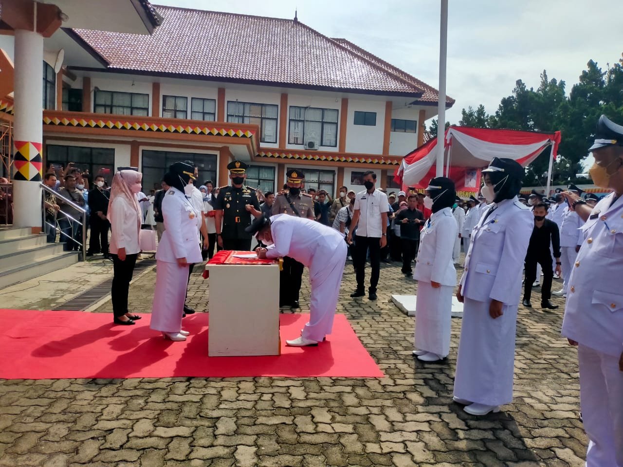Bupati Hj.Dewi Handajani., SE.MM Lantik 68 Kepala Pekon Terpilih 7 july 2022 Lalu