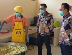 Pastikan Kualitas dan Porsi Makanan WBP Tetap Terjaga, Kalapas Kotaagung dan Jajaran Lakukan Sidak ke Dapur Umum