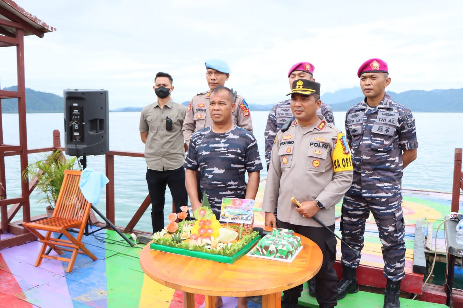 Kapolres Pesawaran Polda Lampung dan Polsek Jajaran Beri Suprise HUT TNI Ke-77