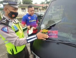 Sambil Menyelam Minum Air, Lapas Kotaagung Jalan Sehat Sekaligus Bagikan Stiker Sukseskan G20