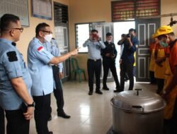 Plt. Kakanwil Beri Penguatan Tugas dan Fungsi Sekaligus Panen Ubi Jalar Bersama Lapas Kotaagung
