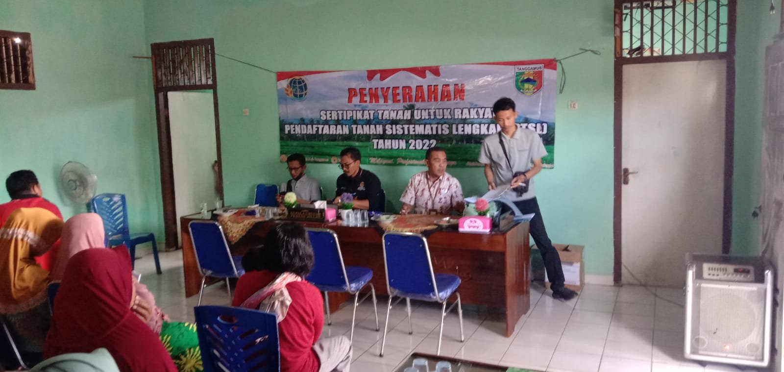 Ketua POKMAS dan Kepala Pekon Ketagung Bagikan 150 Sertifikat PTSL