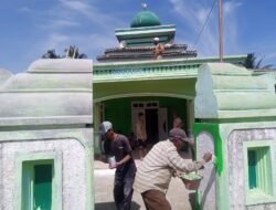 Kepala Pekon Suka Bumi dan Masyarakat Antusias Bergotong Royong