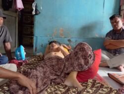 Faizal Jatuh dari Pohon, DPRK Aceh Timur Zulfadli Berikan Tali Asih