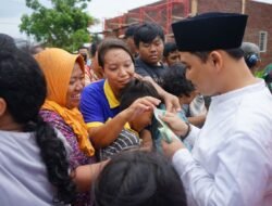 Banjir Landa Mojokerto, Gus Barra Berikan Ratusan Paket Sembako dan Uang