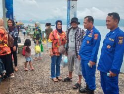 Sat Polairud Polres Pesawaran Berikan Himbauan Kepada Pengguna Angkutan Laut Di Dermaga 4 Ketapang