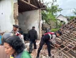 Gercep Polres Jember Bantu Penanganan Akibat Angin Puting Beliung