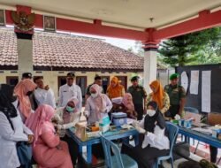 Danramil 0815/12 Ngoro Bareng Forkopimcam Pantau Langsung Vaksinasi ORI Difteri