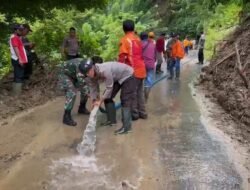 Polres Jember Terjunkan Tim Bersihkan Material Longsor di Silo