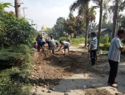 Situasi Perkampungan Masyarakat Dusun IX Desa Sampali Kecamatan Perut Sei Tuan Kabupaten Deli Serdang Ketika Berswadaya Membangun Kampung Halamannya 