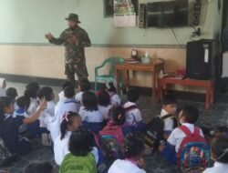 Terima Kunjungan Anak TK Negeri Pembina II, Batu Komsos Koramil Jatirejo Kenalkan Profesi TNI