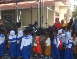 Terima Kunjungan Anak TK Negeri Pembina II, Batu Komsos Koramil Jatirejo Kenalkan Profesi TNI