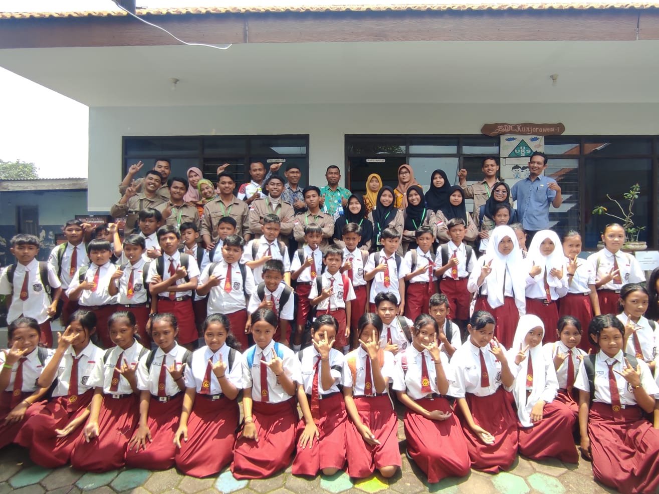 Mahasiswa KKN IKHAC Mojokerto Beri Sosialisasi Edukasi Seks di SDN Kunjorowesi