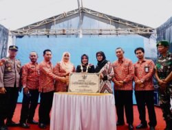 Resmikan Kantor Desa Brangkal, Bupati Ikfina Harap Dapat Tingkatkan Pelayanan dan Ekonomi Masyarakat